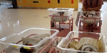 대한민국 저출산 가장 큰 원인은?…“일·육아 병행 어려운 사회”