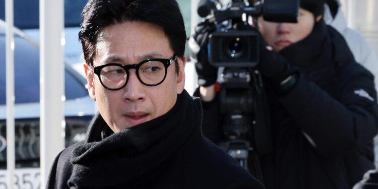 이선균 협박한 女실장의 ‘공범’ 잡혔다…구속영장 신청