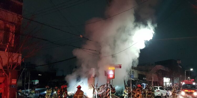 ‘쾅’ 대전 식당 건물 폭발 사고로 아수라장…12명 중경상