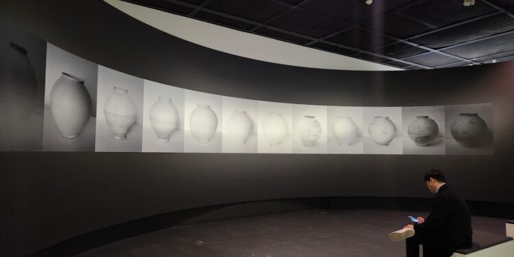 카메라 렌즈로 잊힌 것을 다시 깨우다