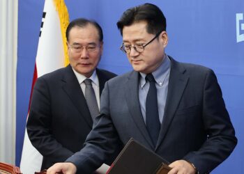 김건희 특검 막판 여론전 與“노무현도 측근 비리 특검 거부” 野 “후안무치”