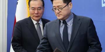 김건희 특검 막판 여론전 與“노무현도 측근 비리 특검 거부” 野 “후안무치”