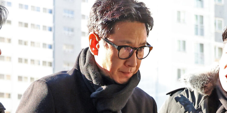 ‘마약 혐의’ 이선균, 차 안에서 숨진 채 발견