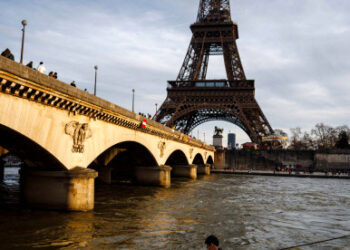 에펠탑 상층부 관람 노조 파업으로 중단, 설계자 100주기인데