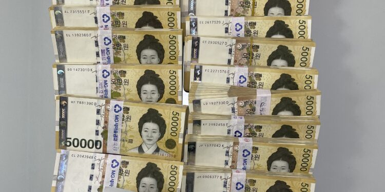 9900만원 놓고간 ‘얼굴 없는 천사’… “어려운 이웃에 써달라”