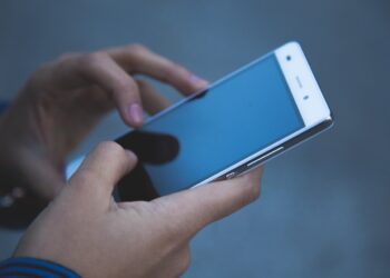 “엄마랑 싸웠어” 아들의 전화…집에 가니 살해당한 아내가