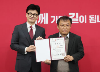 “노인 빨리 가셔야” 논란 일자…한동훈, 대한노인회장에 직접 사과