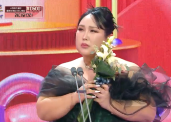 트렌스젠더 풍자, ‘여자’ 신인상 받자…“남들과 다르단 이유로” 눈물