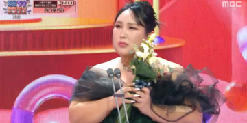 트렌스젠더 풍자, ‘여자’ 신인상 받자…“남들과 다르단 이유로” 눈물