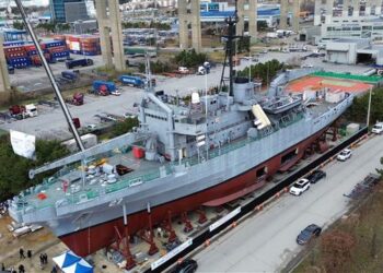 [포토] ‘새로운 임무 명 받은’ 퇴역 평택함