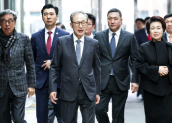 [포토] 이명박 전 대통령, 생애 첫 서예전