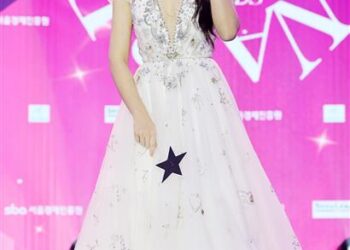 [포토] 시선 사로잡는 레드카펫 여신들