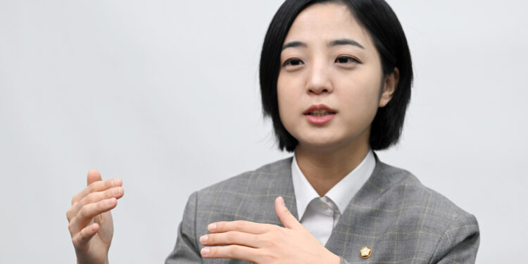 “탈당하라” 비판에도 류호정 “안 한다 할 생각 없다”