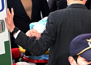 이재명 피습 후 번지는 살해협박·가짜뉴스…경찰 “엄정 대응”