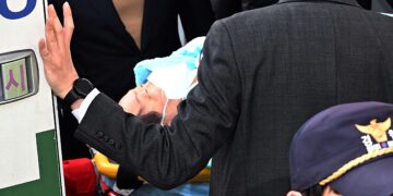 이재명 피습 후 번지는 살해협박·가짜뉴스…경찰 “엄정 대응”