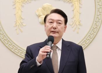 尹대통령, 이재명 피습 ‘테러’ 규정…“한마음으로 쾌유 기원하자”