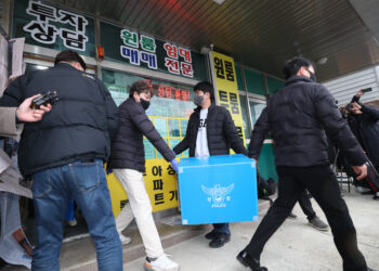 등산용 칼, 흉기로 개조… 범행 전날 文평산마을 인근도 다녀갔다