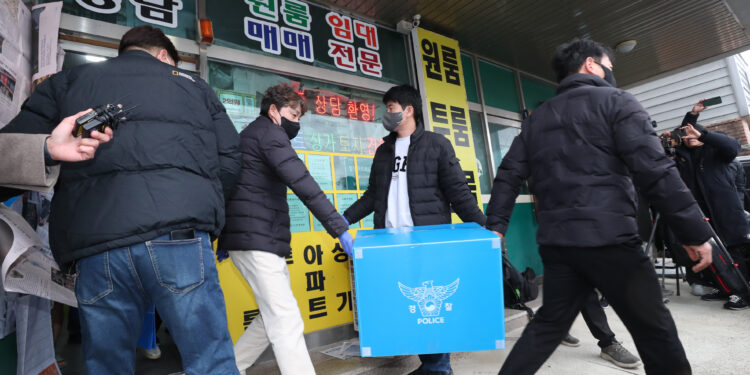 등산용 칼, 흉기로 개조… 범행 전날 文평산마을 인근도 다녀갔다