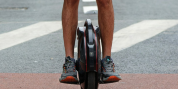 인천서 ‘신호위반’ 전동휠 70대, 택시 등 삼중 추돌 6명 부상