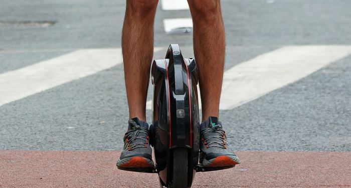 인천서 ‘신호위반’ 전동휠 70대, 택시 등 삼중 추돌 6명 부상