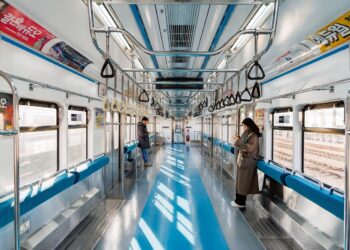 10일 출근 때 4호선 3호차 ‘의자’ 없어요