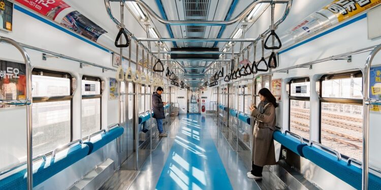 10일 출근 때 4호선 3호차 ‘의자’ 없어요