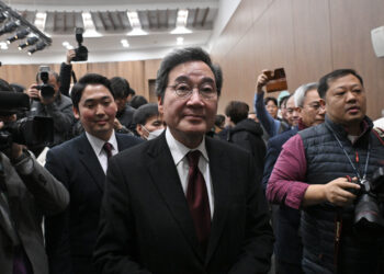 “이재명, 칼빵 맞고 지지율 떨어져” 막말에 이낙연 직접 사과