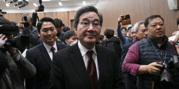 “이재명, 칼빵 맞고 지지율 떨어져” 막말에 이낙연 직접 사과