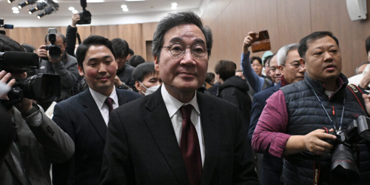 “이재명, 칼빵 맞고 지지율 떨어져” 막말에 이낙연 직접 사과