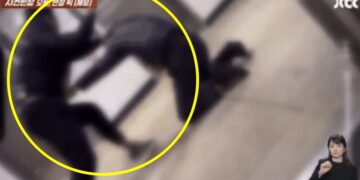 축구공 차듯 발길질…노인 무차별 폭행한 10대 영상에 네티즌 ‘분노’