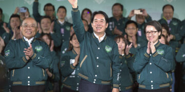 美 택한 대만… 세계의 눈 中항모 향한다