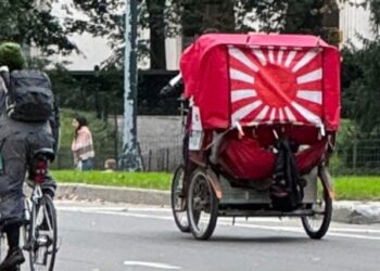 뉴욕 거리에 등장한 ‘욱일기 인력거’…“아시아인들에 전쟁공포 상기”