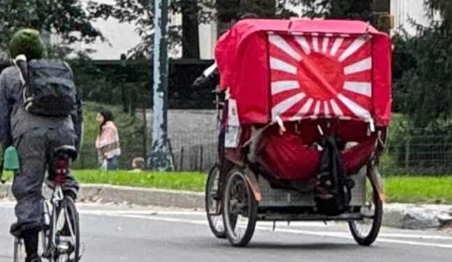뉴욕 거리에 등장한 ‘욱일기 인력거’…“아시아인들에 전쟁공포 상기”