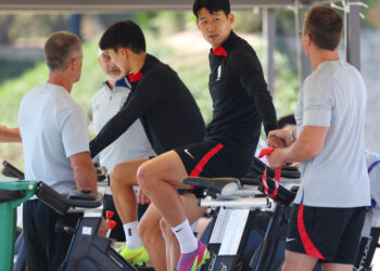 맨유에 지지는 않았지만… ‘캡틴 손’ 너무 그리웠던 토트넘