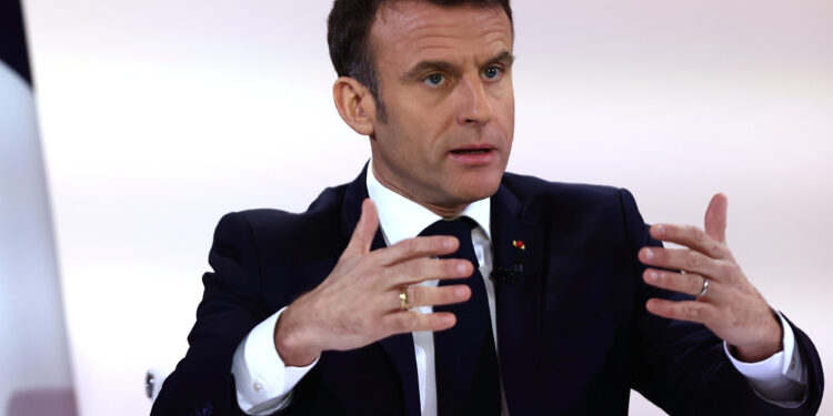 출산휴가 6개월로 늘리는데…“우리 자궁 내버려 둬” 반발 나온 나라