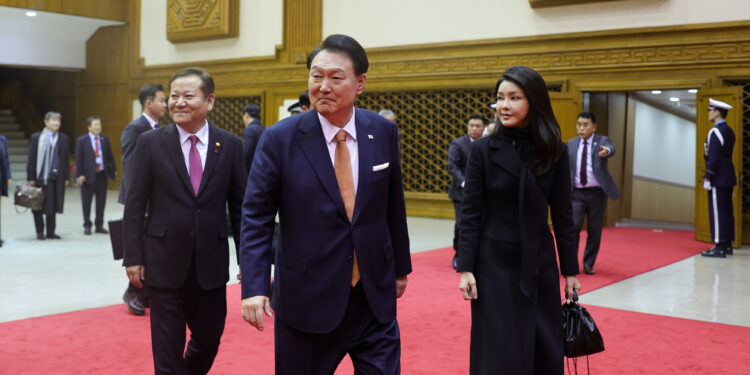 대통령실, 김 여사 명품백 논란에 “재미목사, 선친 인연 앞세워 의도적 접근”