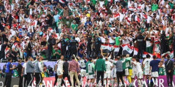 “선수들에 포상금 줘라”…42년 만에 日 꺾은 이라크는 축제 분위기