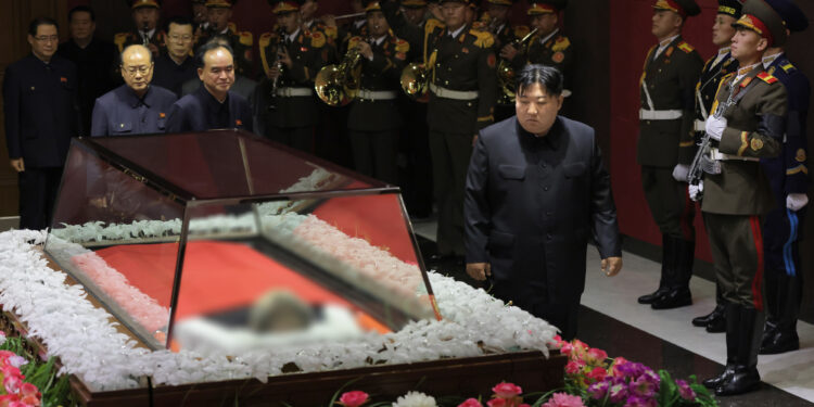 北 “푸틴, 빠른 시일 내 방문 환영”… 고립된 그들의 밀착 과시