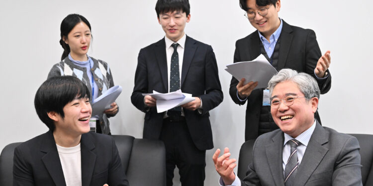 “많은 사람이 참여하도록 열린 경선을” “당이 전적으로 공천하고 책임도 져야”[열린 경선과 그 적들-총선리포트]