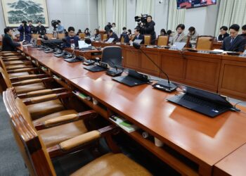 ‘尹 당무 개입강성희 논란’에 野4당 소집했지만… 17분 만에 끝난 운영위