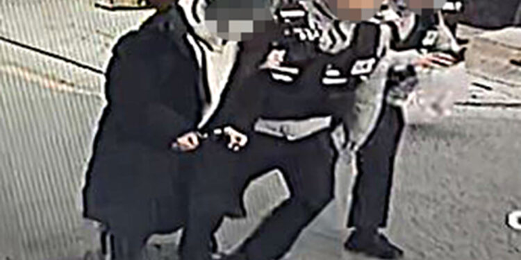 [단독]배현진 의원, 강남에서 10대에게 피습…범행 전부터 인근 배회