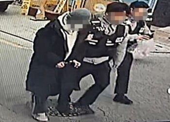 배현진 피습 중학생 주거지 압색, 보호입원 뒤 조사