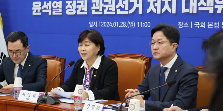 “‘한동훈 사퇴 요구’는 선거법 위반” 민주, 尹대통령 고발키로