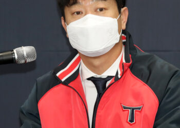 김종국 KIA 감독 ‘직무 정지’, 금품 수수 관련 수사 받아