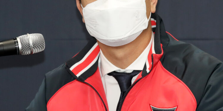 김종국 KIA 감독 ‘직무 정지’, 금품 수수 관련 수사 받아