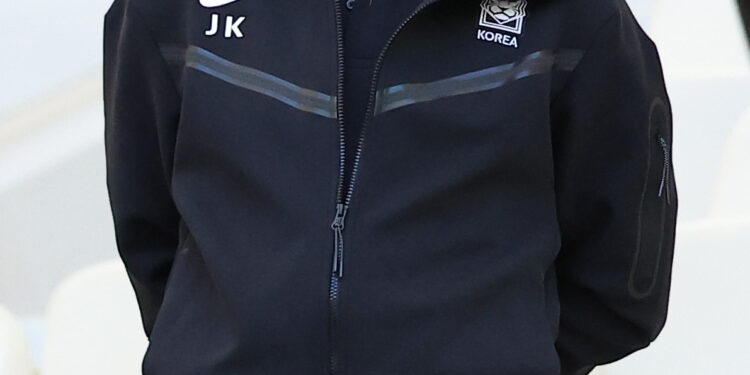 열린 ‘뒷문’… ‘뒷짐’ 클린스만 | 서울신문