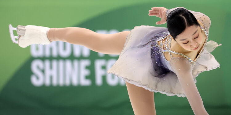 삐끗한 16세 소녀 우아하게 ‘銀銀하게’