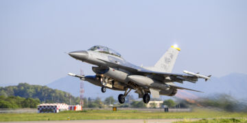 주한미군 F-16 전투기 서해 추락…비상 탈출 조종사 구조