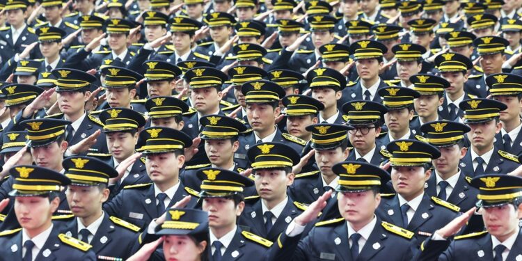 ‘9급 연봉’ 첫 3000만원 넘었다…尹대통령은 얼마 받을까