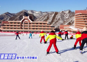 [포토] 스키 타는 북한 야영생들